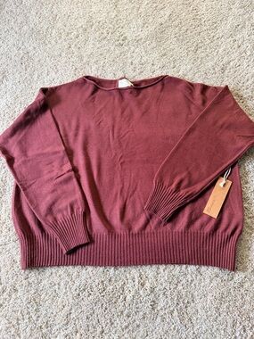 Classic Scoop Neck Sweater in Wine
